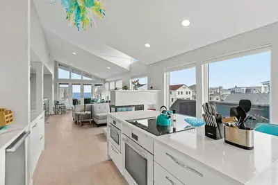 Image de Profitez des sons des vagues pendant que vous dormez en paix Ă Serendipity Beach Retreat