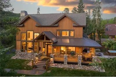 Nouveau! En ville, maison de luxe avec vue imprenable et bain à remous