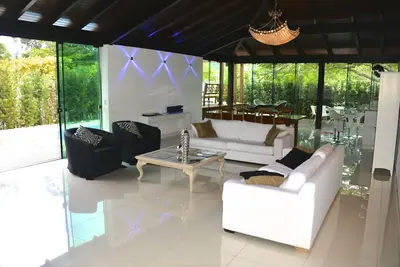 Image de Jurere International House 5br avec piscine - 200m de la plage
