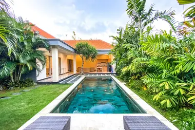 ☆ Meilleure offre ☆ Chambre privée dans une villa de 4 chambres avec piscine Canggu / Berawa 5min Beach