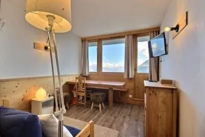 Image de Studio cabine rénové avec balcon et Tv
