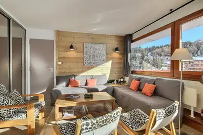 Image de Appartement rénové avec grand balcon et casiers à skis, proche commerces et pistes