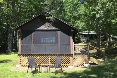 Image de Le nid d'amour - une cabane en rondins confortable au bord du lac