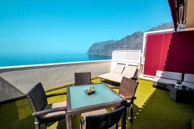 Image de Appartement A quelques mètres d'une plage de sable noir
