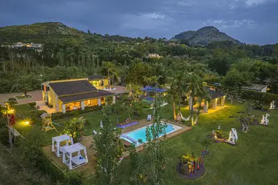 Immobilier spectaculaire de 10. 000 M2. Été et hiver, piscine climatisée