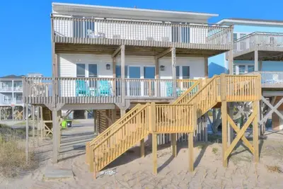 Image de Belle, Oceanfront 4 Bdrm / 2 Bath Home-Entièrement rénové / Rénové-12 personnes