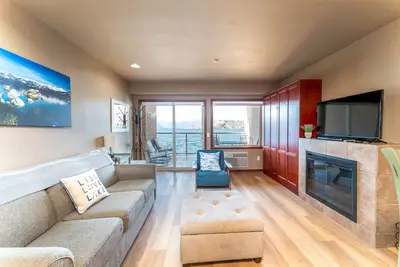 Image de Grandview Lake View 524! Condo de luxe Waterfront, peut accueillir jusqu'Ă 6!