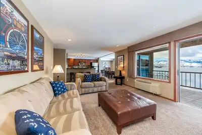 Image de Condo de luxe 2 chambres au bord de l'eau, peut accueillir jusqu'à 6! À distance de marche des principales attractions!