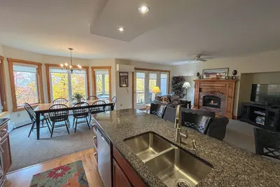 Image de Belle ski-in, ski-out 2-Br Village Condo Ă Jay Peak, Ă droite sur la piste!