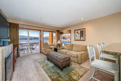 Image de Grandview Lake 518! Condo de luxe 2bed / 1bath Waterfront, peut accueillir jusqu'à 6!