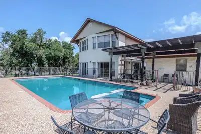 Image de Maison spacieuse sur 20 acres -Piscine privée - Vues à couper le souffle!