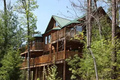 Luxe 3 Br / 4 Ba Cabine! ! ! Profitez d'une «évasion» de première classe à Pigeon Forge