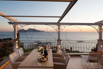Image de Wonder On Capri Capri vue Appartement avec piscine Ă CĂ´te de Sorrente