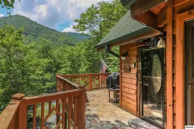 Image de Nouveau, isolé, SuperFast WiFi gratuit, dimanche Nfl, VideoArcade, pêche et 2 piscines