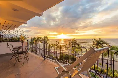 Image de Emplacement et vue! Condo de luxe en bord de mer, centre-ville de Puerto Vallarta sur Malecon *