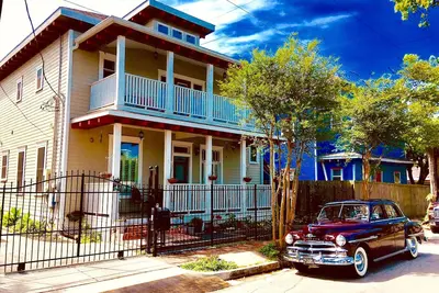Image de Charmant, relaxant, appartement historique restauré dans la section Montrose de Houston
