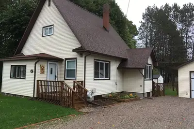 Image de Mignonne! ! Centre-ville de Boyne City House.