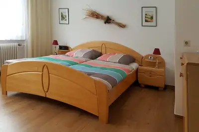 Image de \"Auberge-Jolie\" - Un lieu de vie central avec espace et confort Ă un prix raisonnable