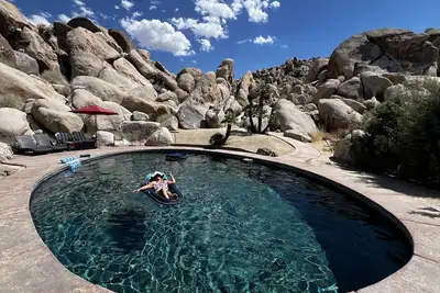 Image de Style romantique européen Villa sur limitrophes de Joshua Tree Park