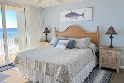 Image de VÉRIFIEZ-Le! Condo mignon 1br au troisième étage - Vues fantastiques!