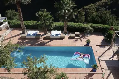 Image de Villa moderne avec une grande piscine et vue magnifique sur la mer! !