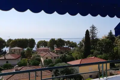 Image de 3-room apartment with balcony, beach 200 m away. Bright, renovated 2018, wifi…