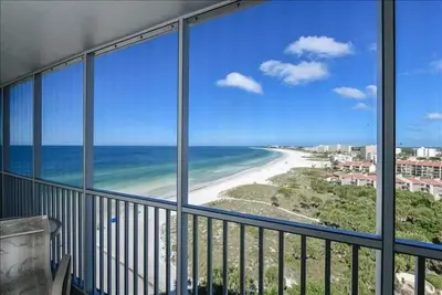 Image de Penthouse Condo - Direct Beachfront -Million Dollar View