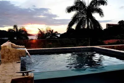 Image de Vue sur l'océan, piscine privée, promenade jusqu'à la plage, belle terrasse