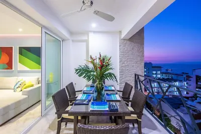 Image de Incroyable piscine à débordement sur le toit! Vue sur l'océan Condo 2 chambres / 2 salles de bain. Marcher partout
