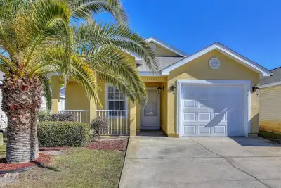 Image de Panama City Beach 3br Maison rénovée à 1 kilomètre du parking gratuit à la plage