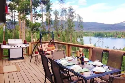 Image de Belle cabine confortable avec vue imprenable sur le lac et la montagne à 180 degrés!