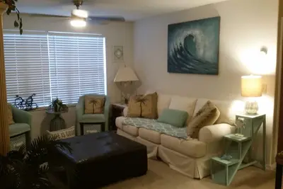 Image de Retraite de condo confortable. Près des plages / Disney / Nasa. Grande piscine / jacuzzi tranquille