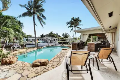 Image de Luxe 5 chambres front de mer, à pied de la plage, piscine privée