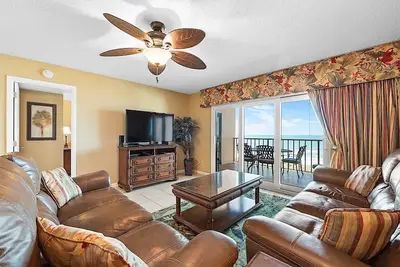 Image de Dernier ÉTAGE Vue Directe Sur L'Avenir De L'INTÉRIEUR Du Condo, Y Compris Master Br - 5 ÉTOILES