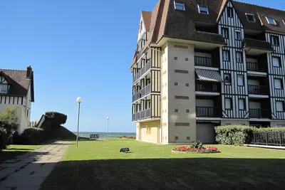 Image de Appartement, Front de mer, 40m2 refait à neuf dans résidence, Cabourg