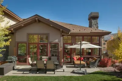 Image de ***** Maison 5 étoiles de style artisan - décor contemporain, plan d'étage ouvert et ensoleillé