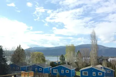 Image de Lakeview Landing - Suite Queen privée avec toutes les commodités - Shuswap Lake