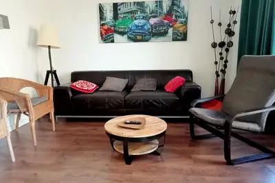 Image de jardin et balcon privé. 3 min de la plage, 15 pour centrer
