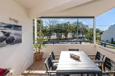 Image de Unité au 2ème étage avec vue sur l'eau et piscine - Karoonda Sands, Bongaree