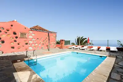 Image de Maison rurale Los Draguitos. Idéal pour les familles avec piscine privée et vue sur l'océan