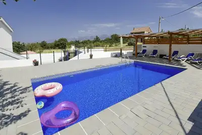 Image de Joli appartement pour 6 personnes avec climatisation, piscine privée, Wifi, Tv, terrasse et parking