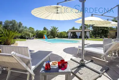 Image de Alghero Villa Paradiso avec tennis de luxe et intimité pour 12 personnes
