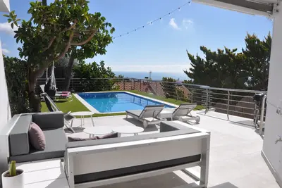 Image de Maison design avec piscine privée et vue fantastique sur Sitges!