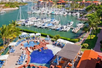 Image de Pour toute la famille, romantique, Beach Front Resort