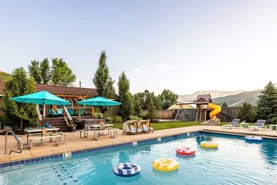 Image de ** Famous Man Cave ** -Piscine privée, à côté du réservoir Deer Creek, parking pour véhicules de camping