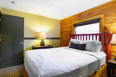 Image de Christmas Mountain Village ™ - Wisconsin Dells - 2 chambres à coucher en bois