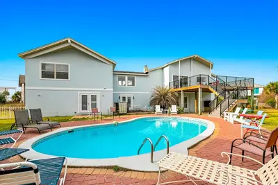 Image de Nouvelle Liste! Large, belle maison w / piscine privée et vue sur l'océan - plage à proximité