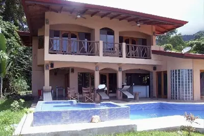 Image de Ojochal Maison avec piscine \/ Ocean View \/ Privé Jungle Trail & rivière sur 12 acres.