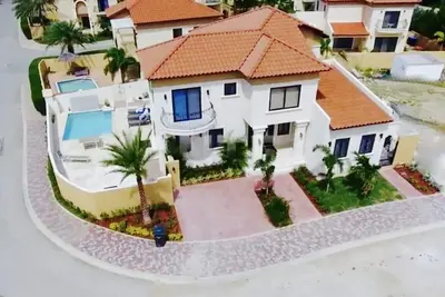 Image de Les critiques disent tout! 4 Br Aruba Villa de luxe w \/ installations étonnantes