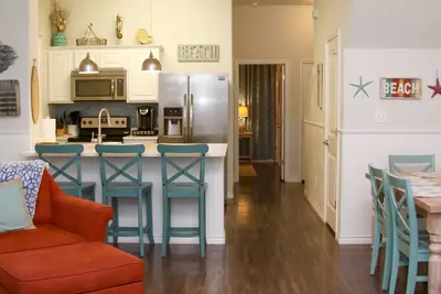Image de Reserve maintenant! 2bdr, 2ba, balcon donne sur la piscine, un pâté de maisons de la plage